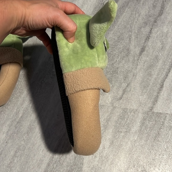 Kids Unisex Baby Yoda The Child Slippers size 13-1 tan & green pajamas star wars - Picture 6 of 7